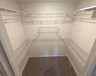 7320 Greenhaven Avenue - Photo Thumbnail 19