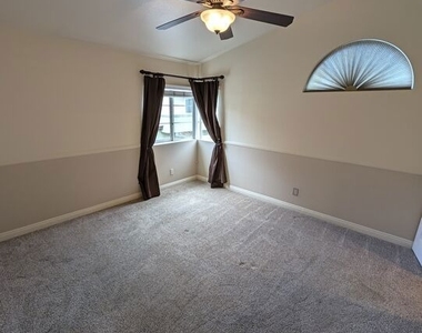 7320 Greenhaven Avenue - Photo Thumbnail 17