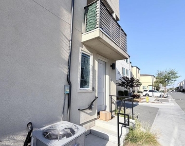 5203 Beachfront Cove - Photo Thumbnail 11