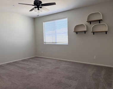 5203 Beachfront Cove - Photo Thumbnail 13