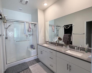 5203 Beachfront Cove - Photo Thumbnail 9