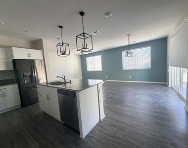 5203 Beachfront Cove - Photo Thumbnail 16