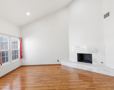 15961 Avenida Villaha - Photo Thumbnail 4