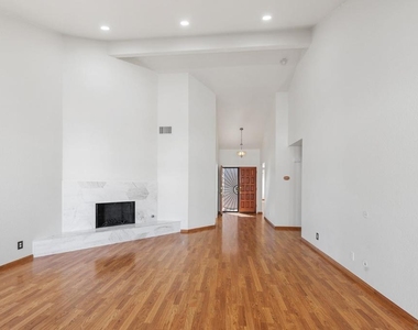 15961 Avenida Villaha - Photo Thumbnail 5