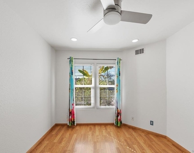 15961 Avenida Villaha - Photo Thumbnail 9