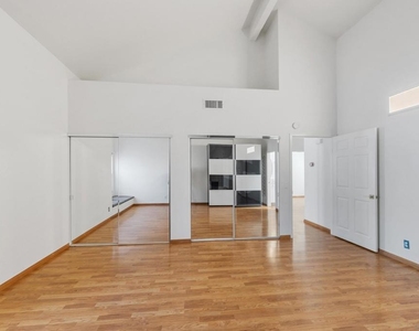 15961 Avenida Villaha - Photo Thumbnail 20