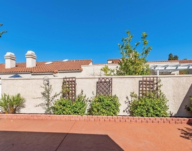 15961 Avenida Villaha - Photo Thumbnail 24