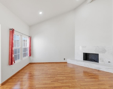 15961 Avenida Villaha - Photo Thumbnail 6