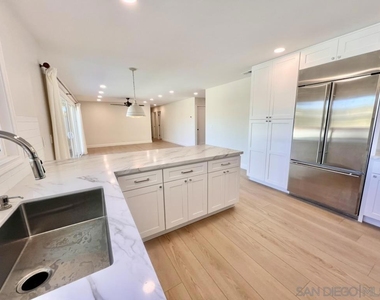 1044 Nolbey Street - Photo Thumbnail 8