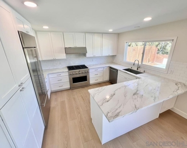 1044 Nolbey Street - Photo Thumbnail 3