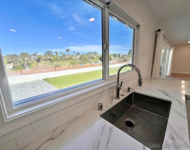 1044 Nolbey Street - Photo Thumbnail 6