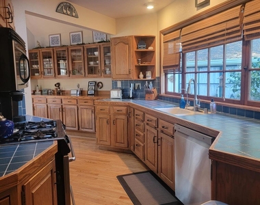 280 Casanova Street - Photo Thumbnail 6
