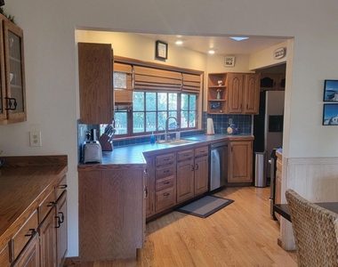 280 Casanova Street - Photo Thumbnail 8