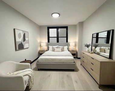East 58th Street - Photo Thumbnail 3