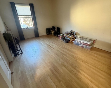242 Tate Avenue - Photo Thumbnail 3