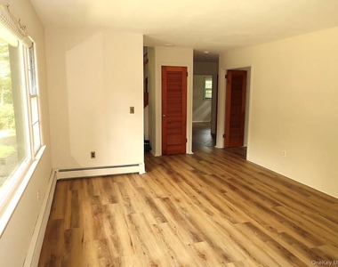 63 Hunter Avenue - Photo Thumbnail 6