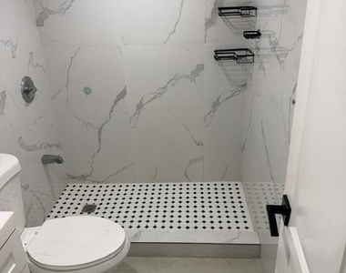 345 Walton Street - Photo Thumbnail 8