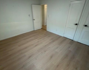 345 Walton Street - Photo Thumbnail 15