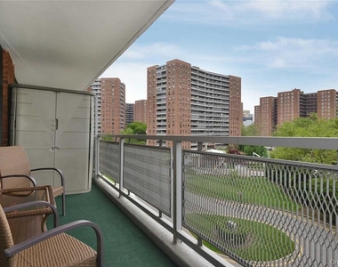 61-15 98 Street - Photo Thumbnail 5