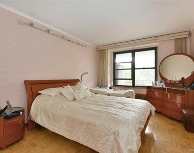 61-15 98 Street - Photo Thumbnail 6