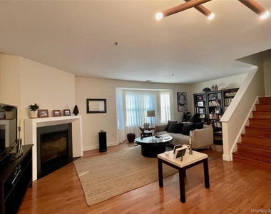 1804 Dorset Drive - Photo Thumbnail 4
