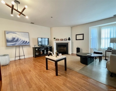 1804 Dorset Drive - Photo Thumbnail 3