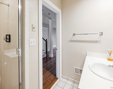 10 Old Jackson Avenue - Photo Thumbnail 34