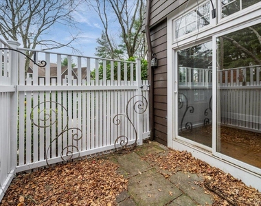 10 Old Jackson Avenue - Photo Thumbnail 13