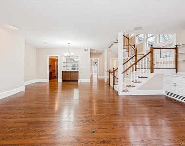 10 Old Jackson Avenue - Photo Thumbnail 8