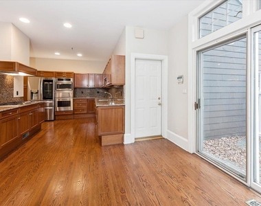 10 Old Jackson Avenue - Photo Thumbnail 12