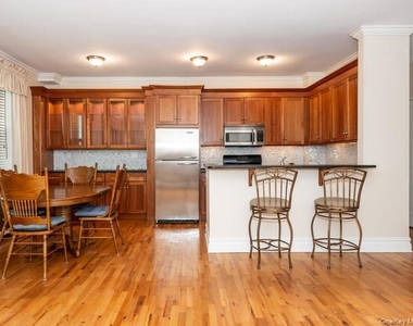 111 7th Street - Photo Thumbnail 6