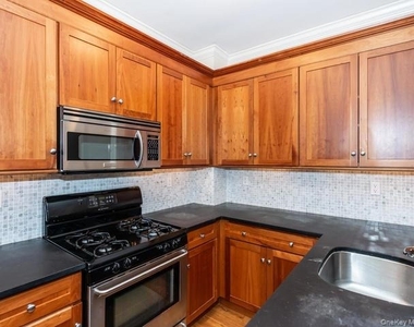 111 7th Street - Photo Thumbnail 9