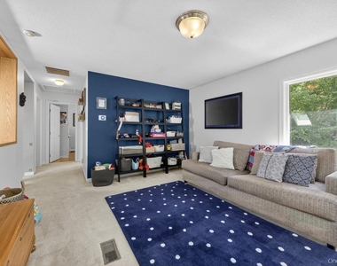 305 Oak Lane - Photo Thumbnail 26