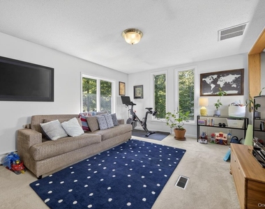 305 Oak Lane - Photo Thumbnail 24