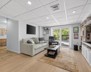 305 Oak Lane - Photo Thumbnail 33