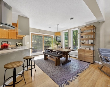 305 Oak Lane - Photo Thumbnail 13