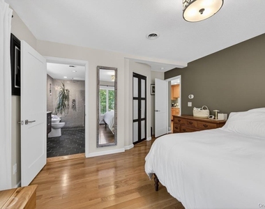 305 Oak Lane - Photo Thumbnail 22