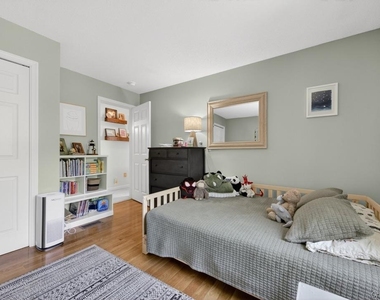 305 Oak Lane - Photo Thumbnail 30