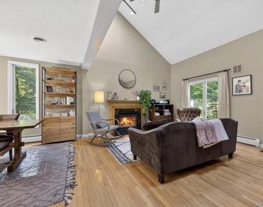 305 Oak Lane - Photo Thumbnail 8