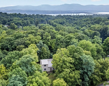 305 Oak Lane - Photo Thumbnail 3