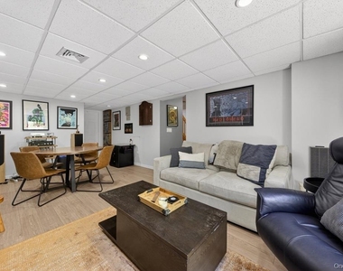 305 Oak Lane - Photo Thumbnail 34