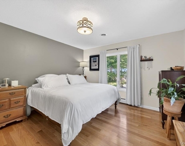 305 Oak Lane - Photo Thumbnail 20