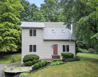 305 Oak Lane - Photo Thumbnail 1