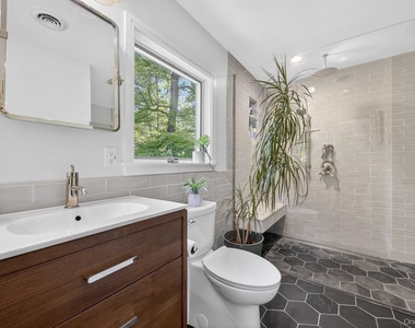 305 Oak Lane - Photo Thumbnail 17