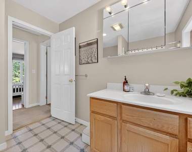 305 Oak Lane - Photo Thumbnail 28