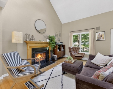 305 Oak Lane - Photo Thumbnail 7