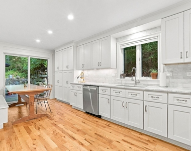 11 Hill Lane - Photo Thumbnail 6