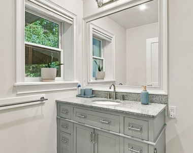 11 Hill Lane - Photo Thumbnail 24