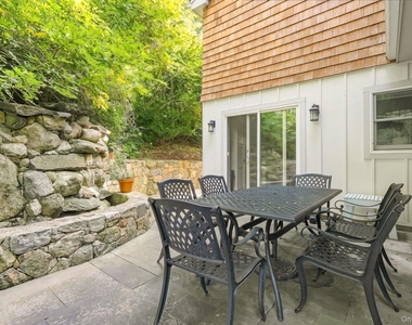 11 Hill Lane - Photo Thumbnail 2