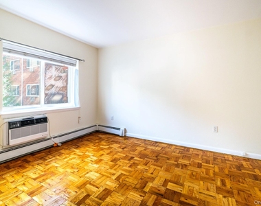 838 Pelhamdale Avenue - Photo Thumbnail 10